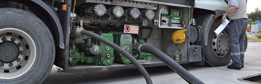 Fuel loading and unloading hoses