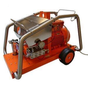 HIGH PRESSURE WASHER AND CLEANING MACHINE. WATER JETTING